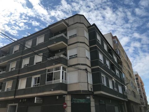 A large third floor apartment for sale in Almoradi this property has a living space of 90 m2 distributed into a large lounge/dining room with access to the balcony, there are three double bedrooms and a family bathroom as well as an independent kitch...