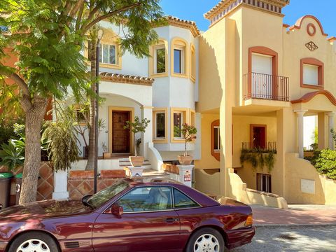 Located in Nueva Andalucía. Beautiful Townhouse, located in the luxury complex LA ALZAMBRA VASSARY near Puerto Banus. It comprises 5 bedrooms, 3 bathrooms, spacious living room with direct access to the terrace with barbecue. The kitchen is fully equ...