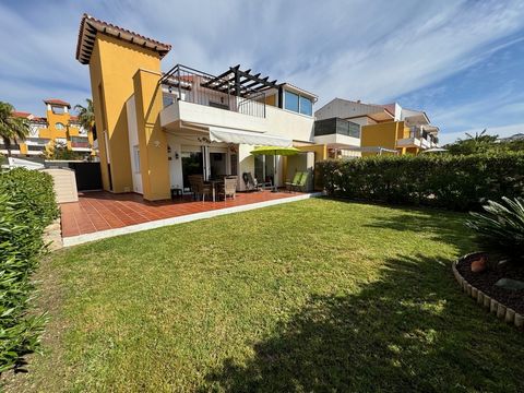 A beautifully presented 3 bedroom, 2 bathroom semi-detached villa style townhouse situated in a gated secure community in Vera Playa.  The grounds are maintained to a very high standard and offer landscaped gardens, outdoor adult and children’s swimm...