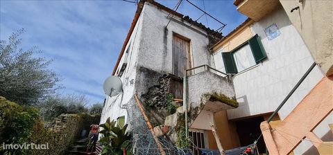 Two storey villa with a total area of 210m2, located in Lobrigos, Santa Marta de Penaguião, district of Vila Real. Located in the village of Lobrigos about 10 minutes from Peso da RéguaSemi-detached house with two floors, to rebuild. For more informa...