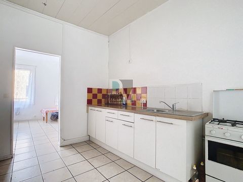 DV IMMO, presents you in the town of ELNE in the center of the village close to all amenities a fully rented building. On the ground floor you will find two renovated T2 apartments with two valid leases. To complete this level there is a communal cou...