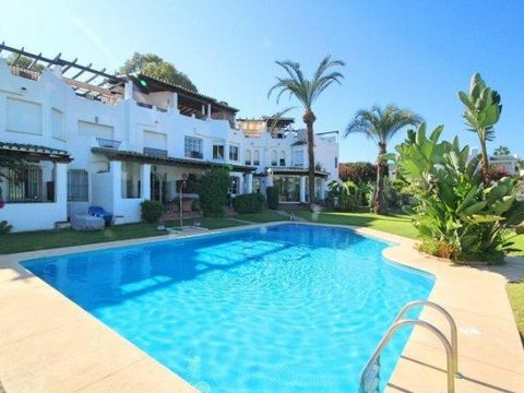 Located in the sought-after Soleuropa urbanization in Nueva Andalucía, Marbella, this charming townhouse offers a perfect blend of comfort and luxury on the Costa del Sol. With a southwest orientation, this property enjoys an excellent position to ma...