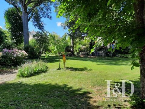ARE YOU LOOKING FOR A SECOND HOME? A HAVEN OF PEACE? A GREEN CORNER WITHOUT BEING FAR FROM PARIS? I OFFER YOU THIS BOURGEOIS HOUSE, RENOVATED of about 368m² of LIVING AREA built on a plot of about 2500m² on 3 levels and a basement -total: CLOSE TO TH...