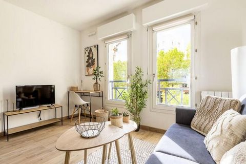 Questo affascinante monolocale di 22 m² a Tolosa offre un soggiorno accogliente e conveniente nel cuore della città. Situato al 3° piano con ascensore, il monolocale dispone di una confortevole area salotto con divano letto, una cucina completamente ...