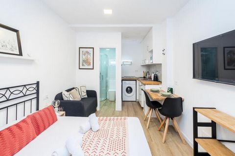 Ce charmant appartement à Las Palmas de Gran Canaria offre une retraite confortable pour deux personnes. Il dispose d'une chambre confortable et couvre 21 m² d'espace, offrant un environnement accueillant et entièrement équipé pour un séjour relaxant...