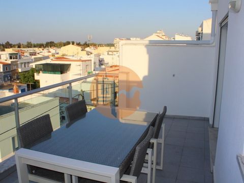 APARTAMENTO DUPLEX T0 CON DOS BALCONES - CERCA DE LA PLAYA DE MONTE GORDO - VRSA - ALGARVE Apartamento estudio con dos balcones, en la playa de Monte Gordo. En la calle 25 de Abril de Monte Gordo. Se vende amueblado. Dos baños, uno en suite. Dúplex c...