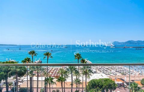 Am berühmten Boulevard de la Croisette, in einer prestigeträchtigen Residenz gelegen, wird Sie diese herrliche 107 m² große Wohnung in einer oberen Etage mit ihrem Panoramablick auf den Blick auf Cannes verführen. Eine 10 m² große, nach Süden ausgeri...