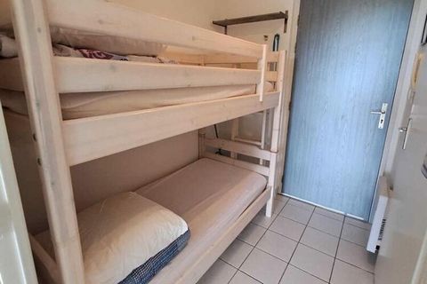 Dieses helle und charmante Studio in La Baule-Escoublac ist 24 m² gro� und bietet Platz f�r bis zu 4 Personen. Es befindet sich im 2. Stock und ist mit dem Aufzug erreichbar. Es verf�gt �ber zwei Schlafbereiche: ein Etagenbett und ein Schlafsofa. Die...