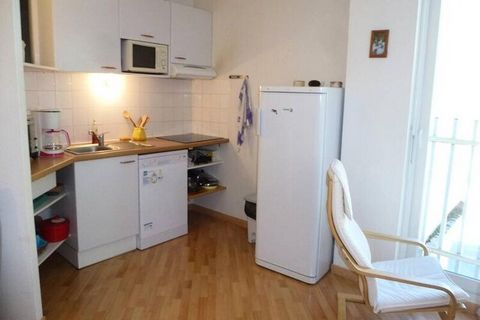 Apartament w rezydencji AYRE, max 6 łóżek, na parterze, z windą, od strony północno-zachodniej z widokiem na góry: • Wejście • Sypialnia z łóżkiem piętrowym 90 • Pokój dzienny z sofą BZ • Otwarta kuchnia • Oddzielna sypialnia ze 140 łóżkami • Łazienk...