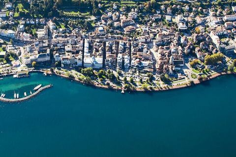 Questo appartamento è situato nel residence LE PLATINE a Evian, a 15 minuti dal centro città, con parcheggio privato. Evian, destinazione privilegiata nell'Alta Savoia per beneficiare di un cadre idéal e vous ressourcer entre lac et montagne tout au ...