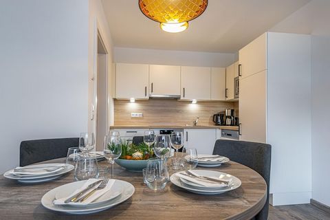 Dieses charmante, 54 m² große Apartment mit zwei Schlafzimmern ist auf Komfort ausgelegt und bietet Platz für bis zu sechs Gäste. Beide Schlafzimmer sind mit gemütlichen Doppelbetten ausgestattet, während das Wohnzimmer über ein Schlafsofa verfügt, a...