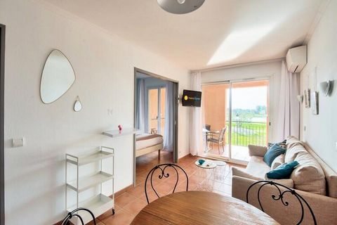 Au sein du domaine de Pont Royal situé entre Avignon et Aix-en-Provence, vous pourrez séjourner dans l’Hôtel du Golf de Pont Royal. Nous vous proposons des appartements avec vue sur le golf ou la piscine à proximité du centre du village. Avec ces loc...