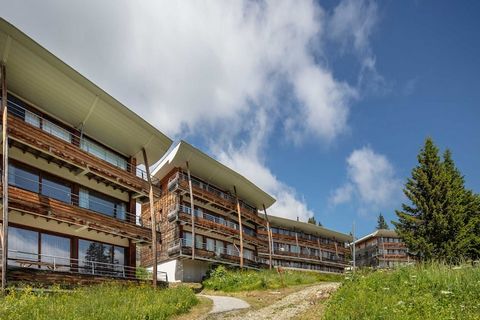 Het appartement in Chamrousse heeft 1 slaapkamer(s) en kan gereserveerd worden tot 6 personen. Accommodatie De accommodatie heeft een oppervlakte van 35 m² issmaakvol gemeubileerde en is erg groot, gelegen direct aan de skipiste, met uitzicht de berg...