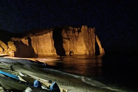 Votre hôte : Avec passion , Roseline et Christian ont rénové cette ancienne fermette familiale en prenant soin de conserver les caractéristiques architecturales du Pays de Caux. Située en cœur de village, à proximité des commerces et de la plage, c'e...