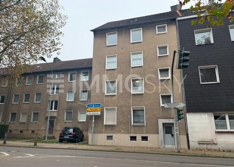 Dieses charmante **Mehrfamilienhaus** im Herzen von **Bochum** bietet eine großzügige **Wohnfläche von 335 m²** und erstreckt sich über fünf Etagen. Auf einem **435 m² großen Grundstück** finden Sie hier viel Raum für **Investoren** oder **Eigennutze...