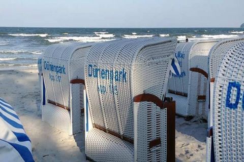 Die Ostseeinsel Rügen ist ein Kinderparadies. Endlose weiße Sandstrände, die weitläufige und bezaubernde Natur sowie die sanfte Ostsee mit ihrem milden Klima laden große und kleine Familien zum Erholen und Entspannen ein. Der Dünenpark Binz ist der i...