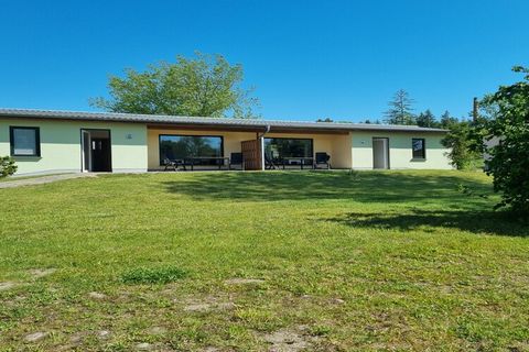 Modern eingerichteter Reihenbungalow in einer familiär geführten Ferienanlage, ruhig am Waldrand und in traumhafter Lage direkt am Groß Labenzer See, einem der saubersten und fischreichsten Seen Mecklenburg-Vorpommerns. Das große Gemeinschaftsgrundst...