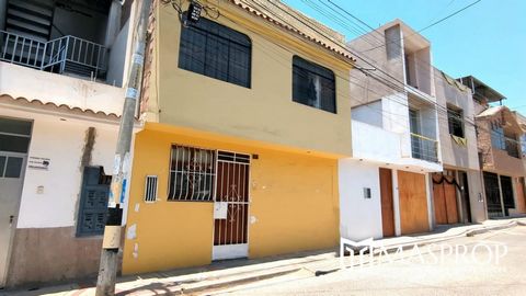 Dieses geräumige 2-stöckige Haus in Alfonso Ugarte III Etapa, Tacna, ist bereit, Sie mit Ihrer Familie zu genießen. Mit einer Grundstücksfläche von 120 m² und einer bebauten Fläche von 180 m² bietet es eine funktionale und komfortable Aufteilung in j...