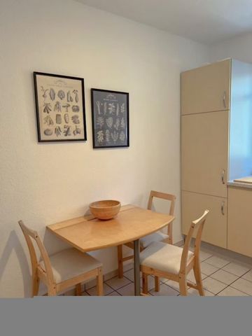 Please keep in mind that the 480€ cleaning fee + 480€ administration fee have to be paid BEFORE moving in. This is an unlimited contract with 1 month notice. YOUR ROOM: The room is 15 square meters in size and equipped with a king-sized box-spring be...