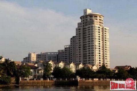 This is a two bedroom, one bath condominium being sold in the River Heaven condominium. The condo has 4 buildings totaling 27 floors and was completed in 2004. The apartment is 64 sqm and is located on the fifth floor. It offers large two bedrooms an...