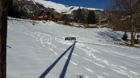 Descubra esta magnífica parcela edificable situada en Jarrier, Saboya, que ofrece impresionantes vistas de las majestuosas montañas circundantes. Con una ubicación ideal cerca de Saint-Jean-de-Maurienne, este terreno es perfecto para su proyecto de c...