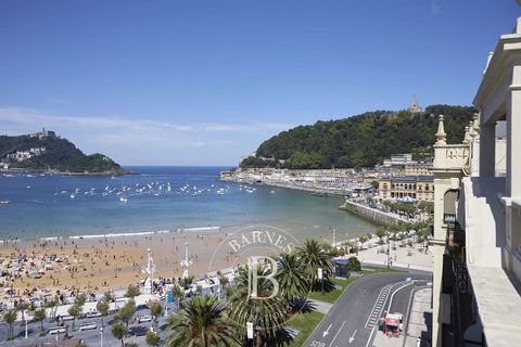 Barnes presenteert een indrukwekkend penthouse gelegen op de beste hoek van het centrum van San Sebastián, met een ongeëvenaard uitzicht op de baai van La Concha, de berg Urgull en de berg Igeldo. Met een royaal vloeroppervlak van 300 m² beschikt dez...