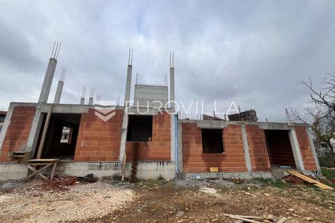 Pula, Valdebek, apartment under construction on the second floor of a small building with a total area of 51 m2. The apartment consists of an entrance hall, kitchen, living room with dining room of 14.24 m2, two bedrooms of 11.88 m2 and 10 m2, one ba...