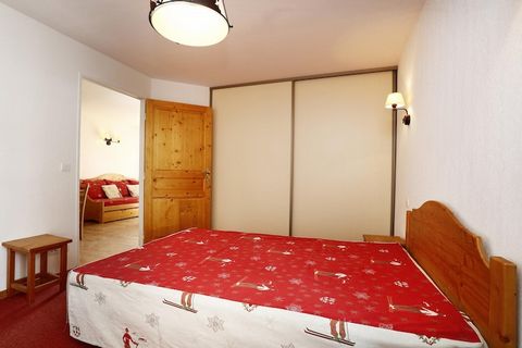 The cozy apartment in Orcières features one bedroom and can accommodate up to six guests, making it ideal for families or small groups. With a size of 36 m², the accommodation is fully equipped and located at the foot of the ski slopes, providing dir...