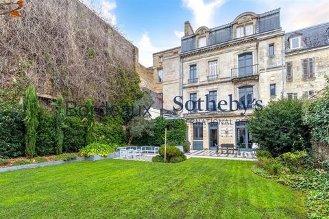 JARDIN PUBLIC DISTRICT - SUMPTUOUS MANSION HOUSE - GARDEN - 7 BEDROOMS - PARKING In the heart of a highly sought-after street, right next to the Public Garden and shops, Bordeaux Sotheby's International Realty is proud to offer you a magnificent 19th...