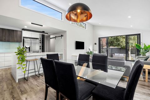 Distinguished by its outstanding 10-star energy rating, which translates to low or no power bills, this meticulously renovated and extended builder’s-own 4-5 bedroom-plus-study-and-studio Mornington family home celebrates modern coastal/industrial ae...