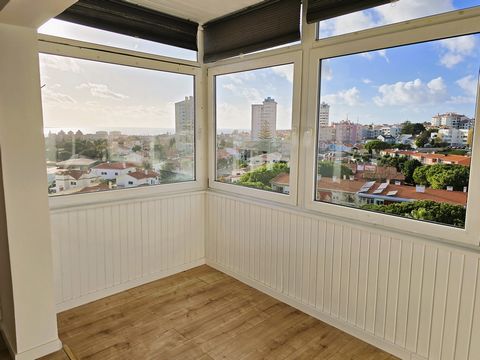 3 Bedroom Apartment -Cascais -Carcavelos- with sea view Discover your new home in this magnificent 3 bedroom apartment, located in Carcavelos, just a few steps from the well-known Maristas College. Located on the 10th floor of a well-maintained build...