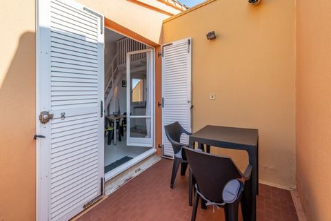 This modern 20 m² studio, with a capacity for 4 guests, offers a cozy and well-equipped space in a family-friendly suburb of Agde. The property is ideally located, just 200 meters from the city center and 500 meters from the beautiful sandy beach, ma...