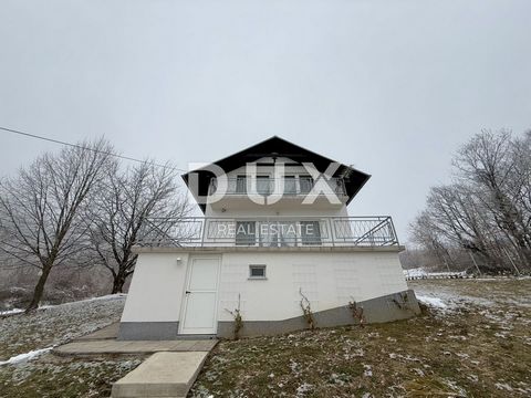 JASTREBARSKO, ŽUMBERAK - een prachtig huis midden in de natuur Te koop is een vrijstaand huis gelegen in het hart van het natuurpark Žumberak, voltooid in 2010. Het huis is in de rots gegraven, met een constructie van gewapend beton en hoogwaardige t...