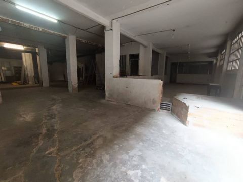 Fantastic premises for sale with an area of 620 m² with open space. It has an access ramp and an interior area for loading and unloading. This spacious premises with a height of 3.60 meters is ideal to operate as a garage, or as a warehouse, also to ...