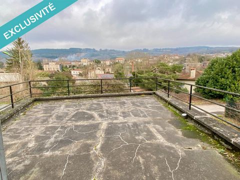 En plein coeur de St Amans, proche de toutes commodités, je vous présente cette maison de ville attenante d'un côté, à rénover entièrement. Le rdc abrite un ancien local commercial, son arrière boutique, une cuisine, un WC, une terrasse couverte ains...