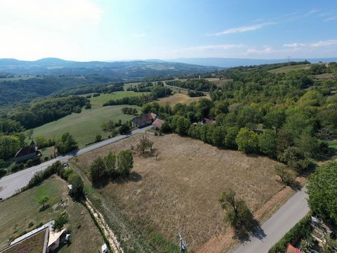 Venez découvrir sur la Commune de Chaumont ce lotissement proposant 10 lots à bâtir dont ce lot d'une surperficie de 468 m. La situation de cette commune rurale proche de la Suisse en fait un grand attrait. Vue dégagée, exposée plein Sud, cette parce...