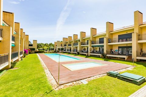 Fantastische 2-Zimmer-Wohnung am Victoria Boulevard, exklusive Gegend von Vilamoura Geräumige 2-Zimmer-Wohnung in einer exklusiven Wohnanlage in Vilamoura, in der Nähe des Victoria-Golfplatzes, mit Swimmingpool und Kinderspielplatz. Der Eingang führt...