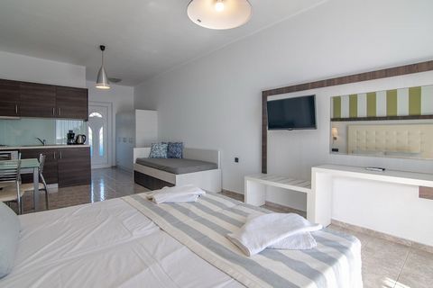 Le studio à Damnoni possède 1 chambre(s) et Capacité pour 3 personnes. Logement de 45 m² accueillant et moderne, avec vue sur la mer et le jardin. La location se trouve à 150 m du restaurant 