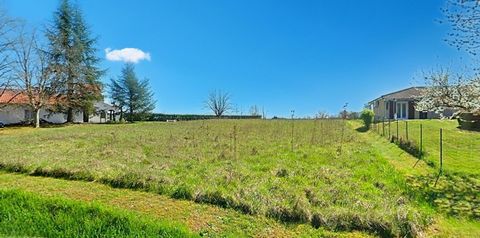 Dreaming of building your home in a serene and lush environment? This 2624m² serviced plot in Montesquieu offers the perfect setting for your real estate project. With its generous size, this land is ideal for a spacious house with a garden. You’ll e...