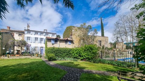 Si vous recherchez une belle maison pleine de caractère et de charme d'antan, avec un potentiel de revenus, celle-ci répond à tous vos critères.\n\nSituée au coeur d'un charmant village qui propose un petit marché régulier, un café et un restaurant, ...