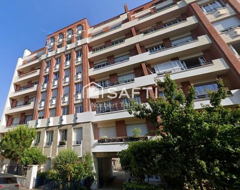 Located in Issy-les-Moulineaux (92130), this apartment benefits from an ideal location in the immediate vicinity of the Mairie d'Issy metro station. The art deco style residence offers a peaceful environment with amenities such as elevator, caretaker...