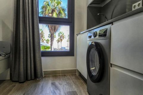 This cozy studio in the heart of Las Palmas de Gran Canaria offers a comfortable and welcoming stay, ideal for couples or solo travelers. The open-plan kitchen is fully equipped with modern appliances, including a fridge, microwave, coffee maker, and...