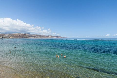 This charming and modern 39 m² apartment in Las Palmas de Gran Canaria offers a perfect retreat for two guests. With stunning sea views, it combines comfort and convenience, making it an ideal getaway. The apartment is fully equipped with air conditi...