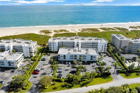 Direct oceanfront on Vero’s Best beach! Easy access to pool & beach! Just walk out your back door! Convenient South Beach location – Great restaurants within walking distance & Tides restaurant opening So Bch location soon! Tile wood plank floors run...