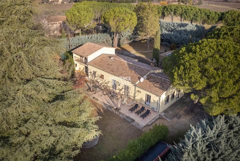 Provence Home, the real estate agency of the Luberon, is offering for sale, near Saint Saturnin les Apt and in the countryside, a property built in 1975 and renovated in 2007, with outbuildings, swimming pool, and tennis court to be renovated. SURROU...