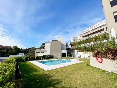 INVESTMENT OPPORTUNITY! Newly Built Duplex Penthouse with Panoramic Sea Views for Sale This charming duplex penthouse is located in the exclusive La Cerquilla development, in the heart of Nueva Andalucía. With a privileged orientation, it offers stun...