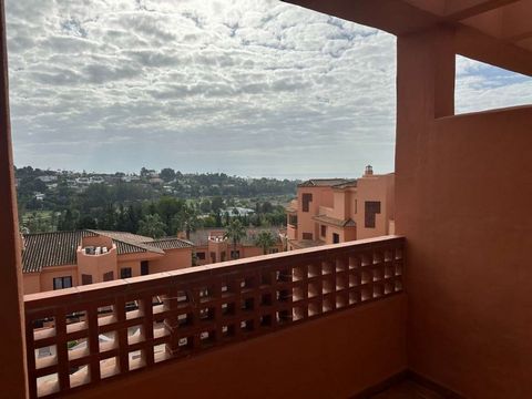 This exceptional property is located in El Paraiso, within the well-known Royal Marbella Suites complex. The penthouse features a spacious living room, an open-plan kitchen, one bedroom (with a walk-in closet), and one bathroom with a bathtub. From t...