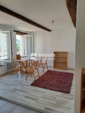 New - Ideal Investors! In the city center of Lodève, beautiful furnished apartment of 32 m2 on the 4th floor, including kitchen - living room 19 m2, shower room / toilet 2.30 m2, a bedroom 9.60 m2 Comments: Superb unobstructed view, 3-sided apartment...