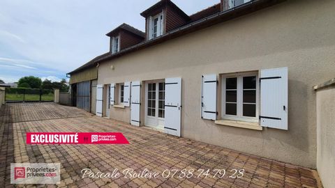 Située à 20 min de Saumur, à proximité des commerces, écoles et supermarché cette maison est composée au rez-de-chaussée d'une cuisine aménagée-équipée, un salon-séjour avec une cheminée insert, une salle de bain, un wc. A l'étage, un palier dessert ...