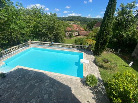 À seulement 10 minutes de Figeac, découvrez une propriété unique qui reflète l'ambiance du Sud-Ouest de la France. Cette maison charmante offre un mélange séduisant de style rustique, de tranquillité champêtre et de vues dominantes. Caractéristiques ...